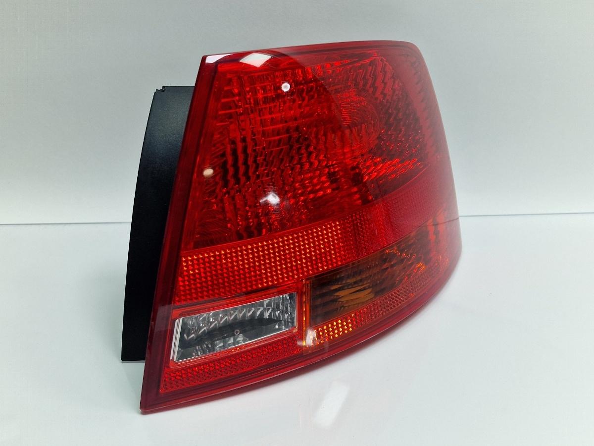 Stop de pe caroserie dreapta AUDI A4 III Avant 8ED, B7 2004 - 2008 2.5 TDI BDG 8E9945096