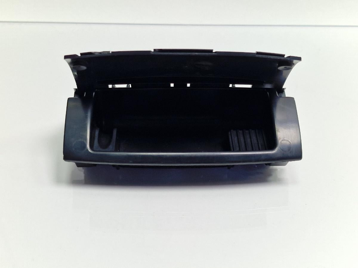 Scrumiera cotiera spate AUDI A4 III Avant 8ED, B7 2004 - 2008 2.5 TDI BDG 8E0857961M