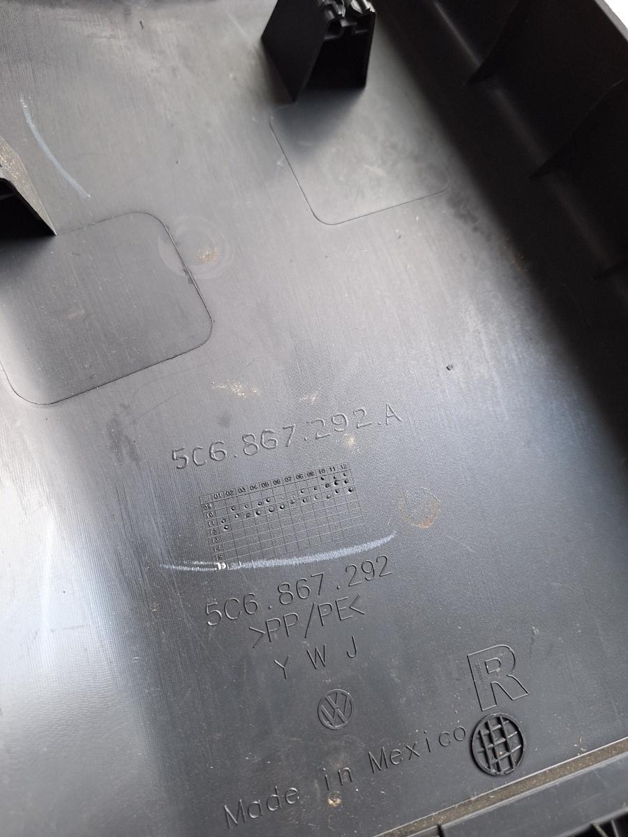 Ornament stalp (B) (inferior) dreapta VOLKSWAGEN JETTA IV 162, 163, AV3, AV2 2009 -> 1.2 TSI CBZB 5C6867292A