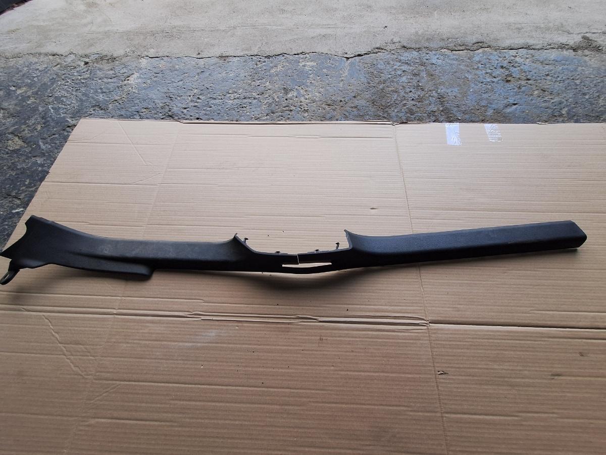 Alte elemente decorative praguri/stalpi stanga VOLKSWAGEN JETTA IV 162, 163, AV3, AV2 2009 -> 1.2 TSI CBZB 5C6853371