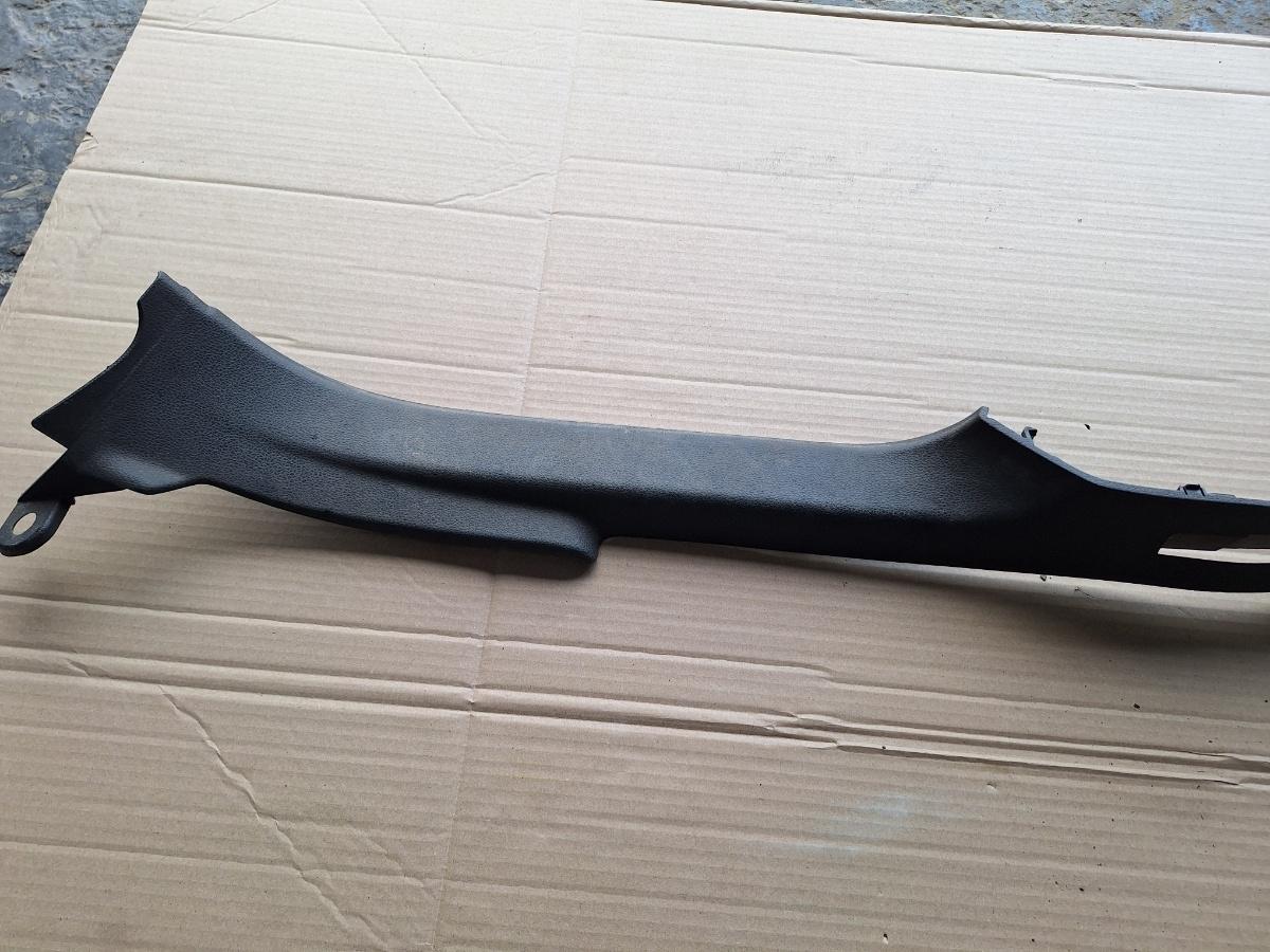 Alte elemente decorative praguri/stalpi stanga VOLKSWAGEN JETTA IV 162, 163, AV3, AV2 2009 -> 1.2 TSI CBZB 5C6853371