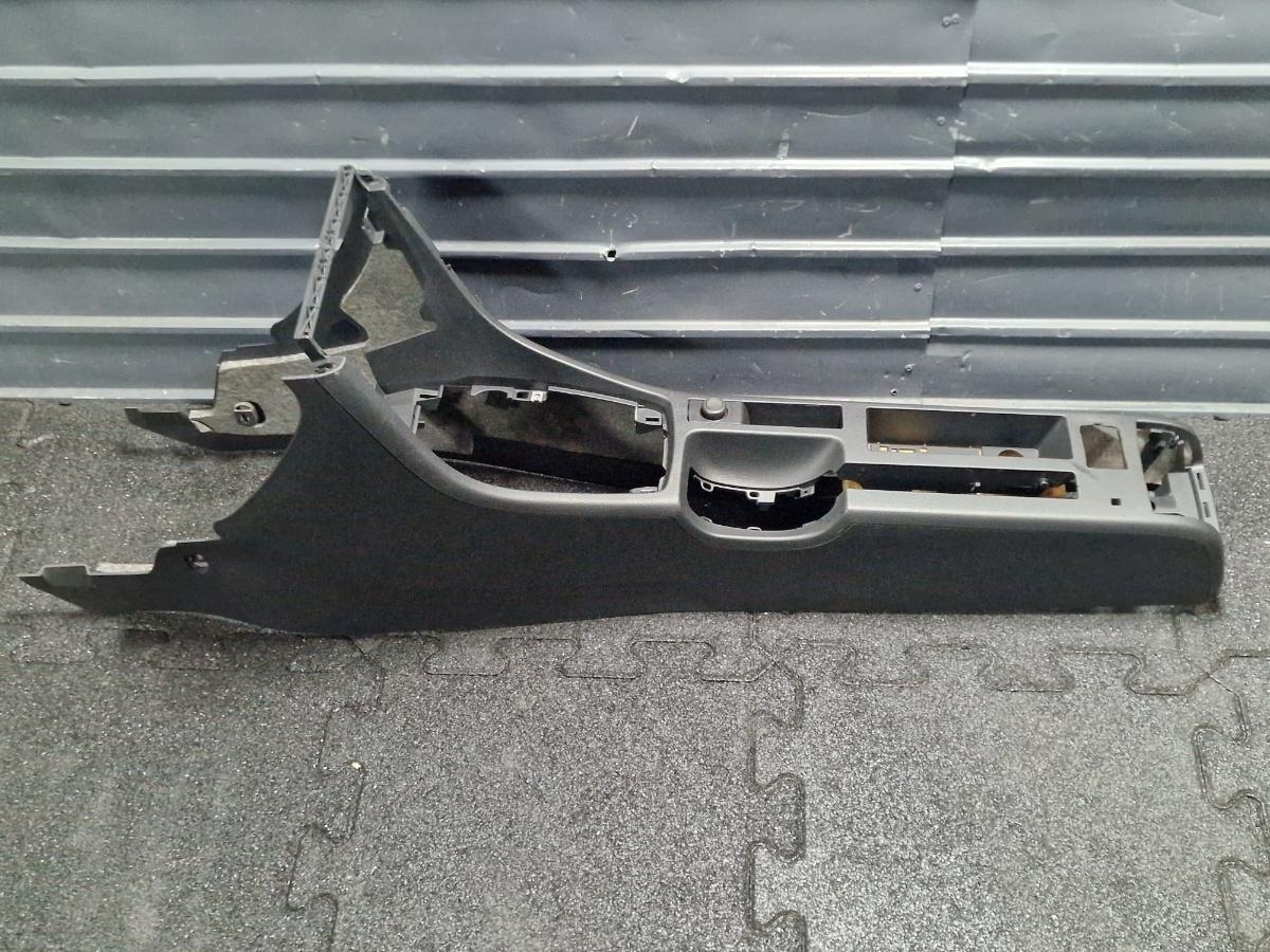 Consola centrala AUDI A4 III Avant 8ED, B7 2004 - 2008 2.5 TDI BDG 8E0863241G