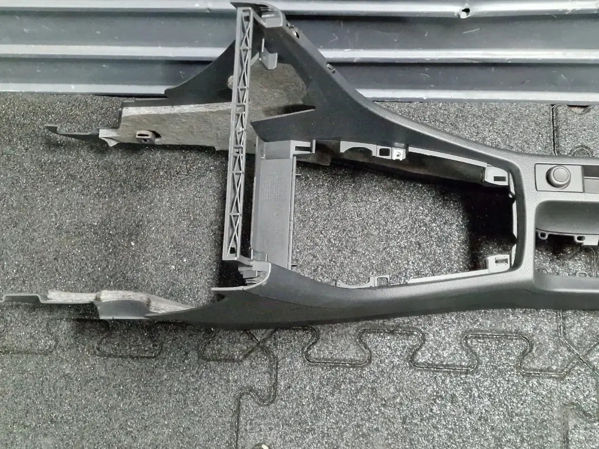 Consola centrala AUDI A4 III Avant 8ED, B7 2004 - 2008 2.5 TDI BDG 8E0863241G