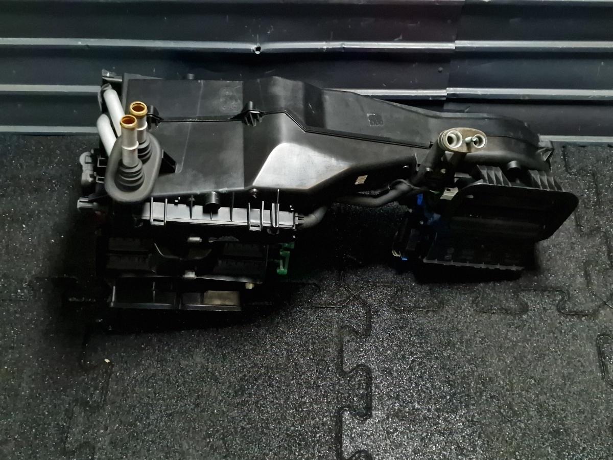 Carcasa aeroterma AUDI A4 III Avant 8ED, B7 2004 - 2008 2.5 TDI BDG 8E1819151