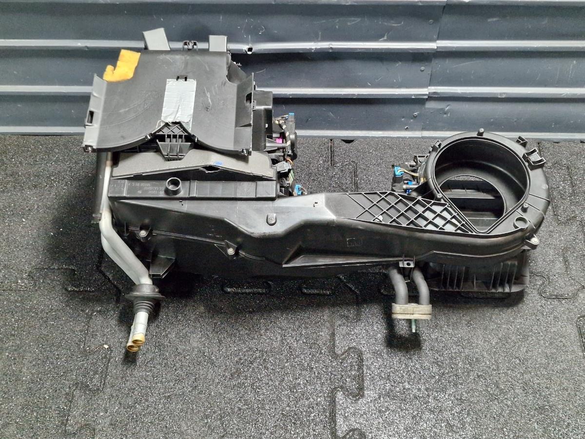 Carcasa aeroterma AUDI A4 III Avant 8ED, B7 2004 - 2008 2.5 TDI BDG 8E1819151