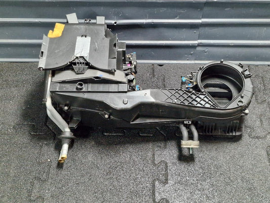Carcasa aeroterma AUDI A4 III Avant 8ED, B7 2004 - 2008 2.5 TDI BDG 8E1819151