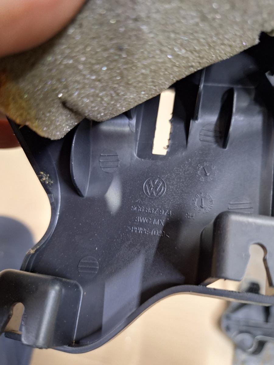 Alte ornamente portiera fata dreapta VOLKSWAGEN JETTA IV 162, 163, AV3, AV2 2009 -> 1.2 TSI CBZB 5C6837974
