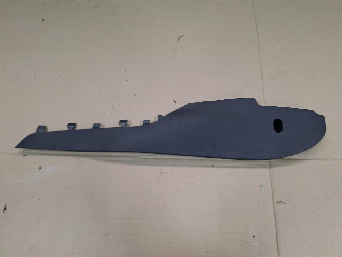 Elemente decorative consola centrala dreapta VOLKSWAGEN JETTA IV 162, 163, AV3, AV2 2009 -> 1.2 TSI CBZB 5C7863046