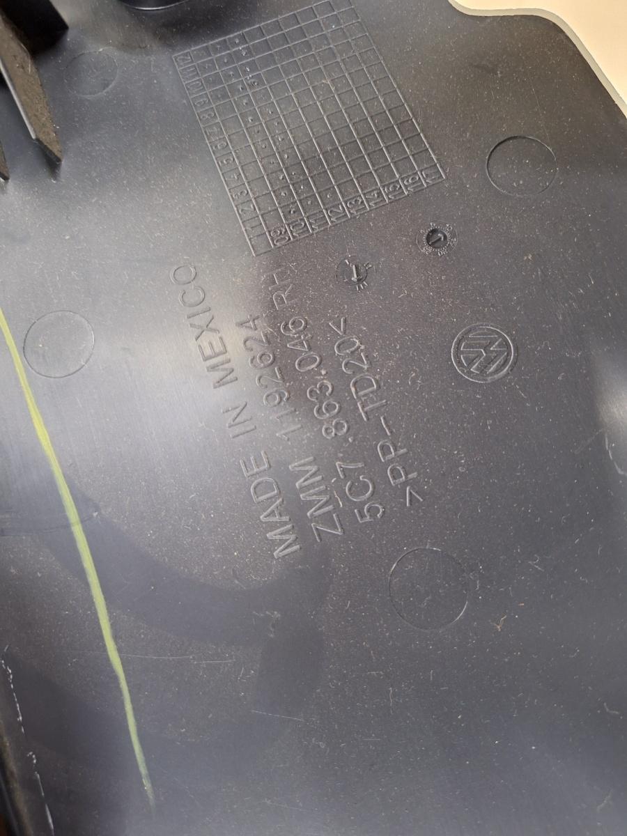 Elemente decorative consola centrala dreapta VOLKSWAGEN JETTA IV 162, 163, AV3, AV2 2009 -> 1.2 TSI CBZB 5C7863046