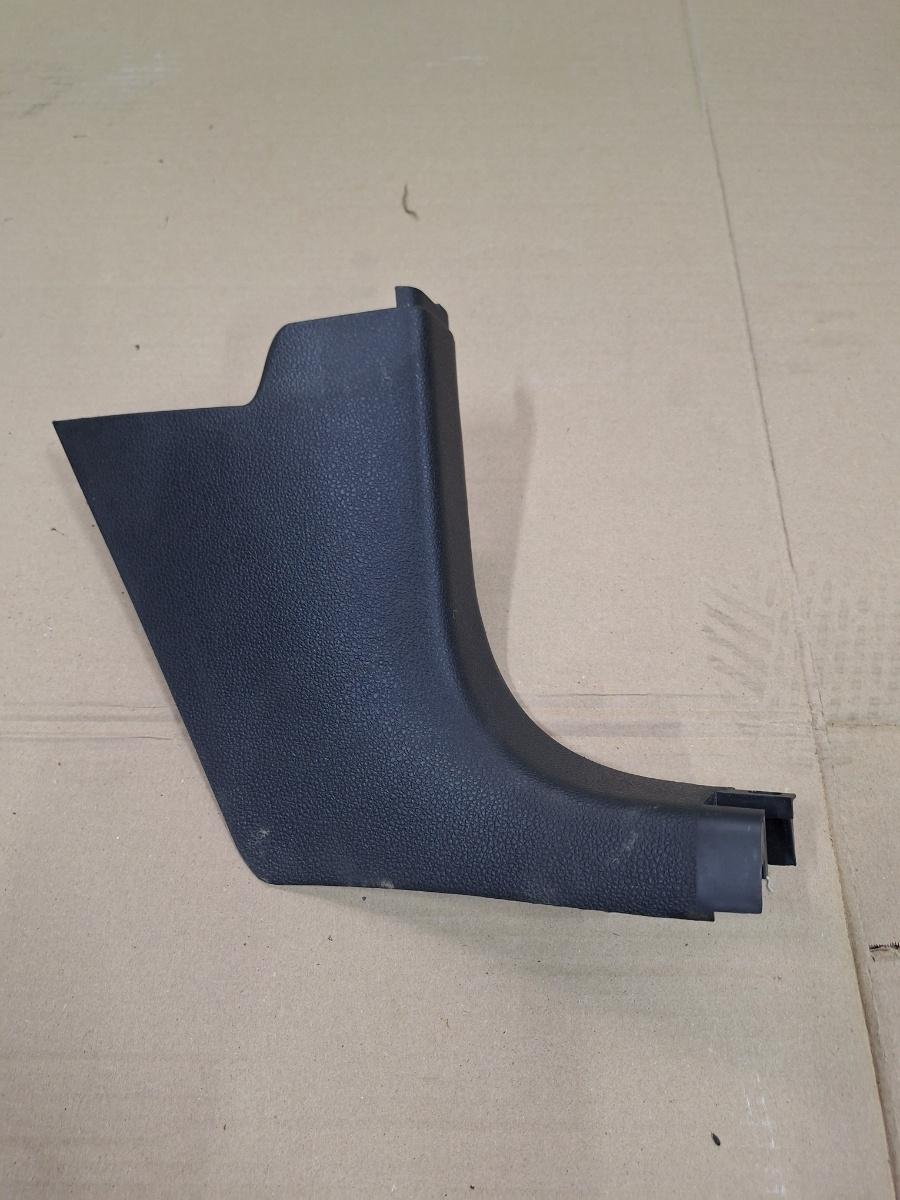 Alte elemente decorative praguri/stalpi dreapta VOLKSWAGEN JETTA IV 162, 163, AV3, AV2 2009 -> 1.2 TSI CBZB 5C7863484