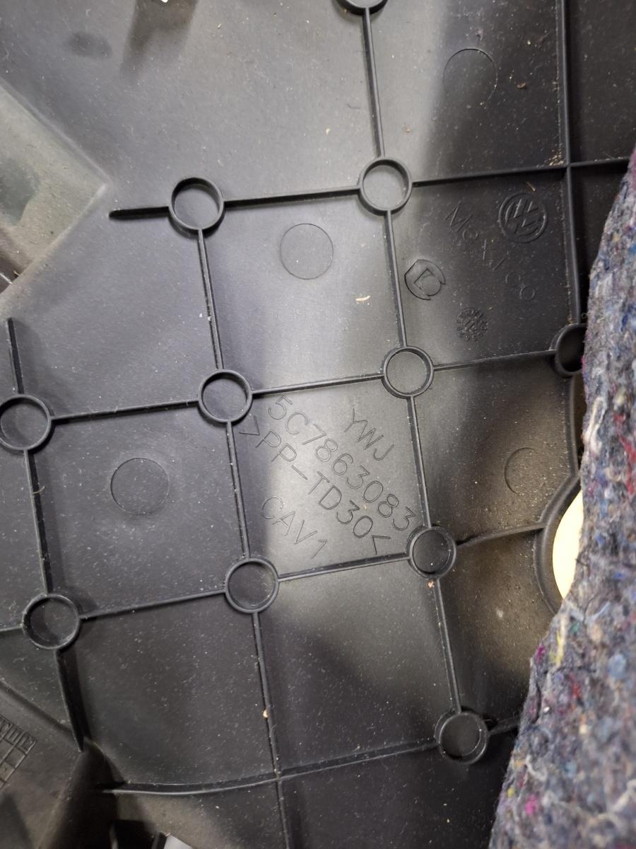 Panou ornamental inferior panou de bord VOLKSWAGEN JETTA IV 162, 163, AV3, AV2 2009 -> 1.2 TSI CBZB 5C7863083