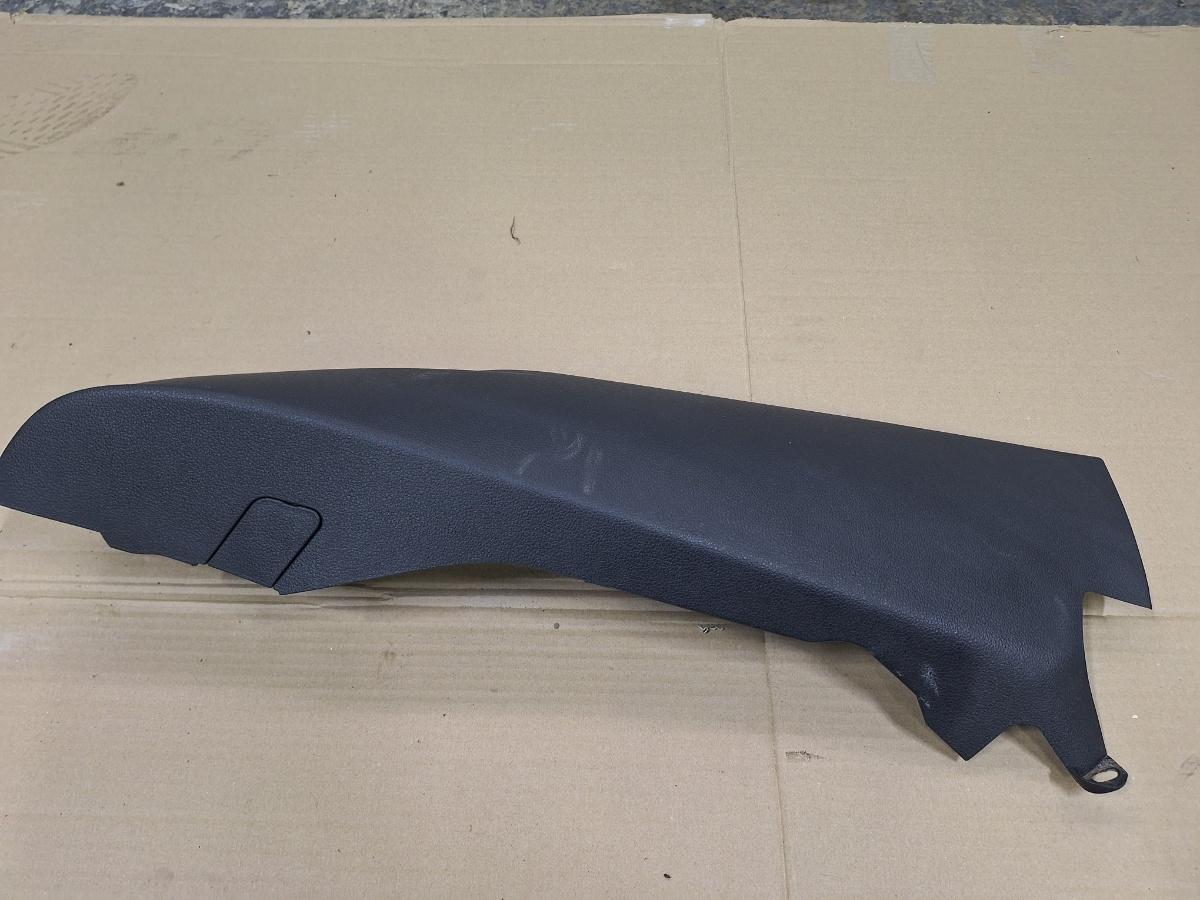 Ornament inferior lateral bancheta spate stanga VOLKSWAGEN JETTA IV 162, 163, AV3, AV2 2009 -> 1.2 TSI CBZB 5C6867765