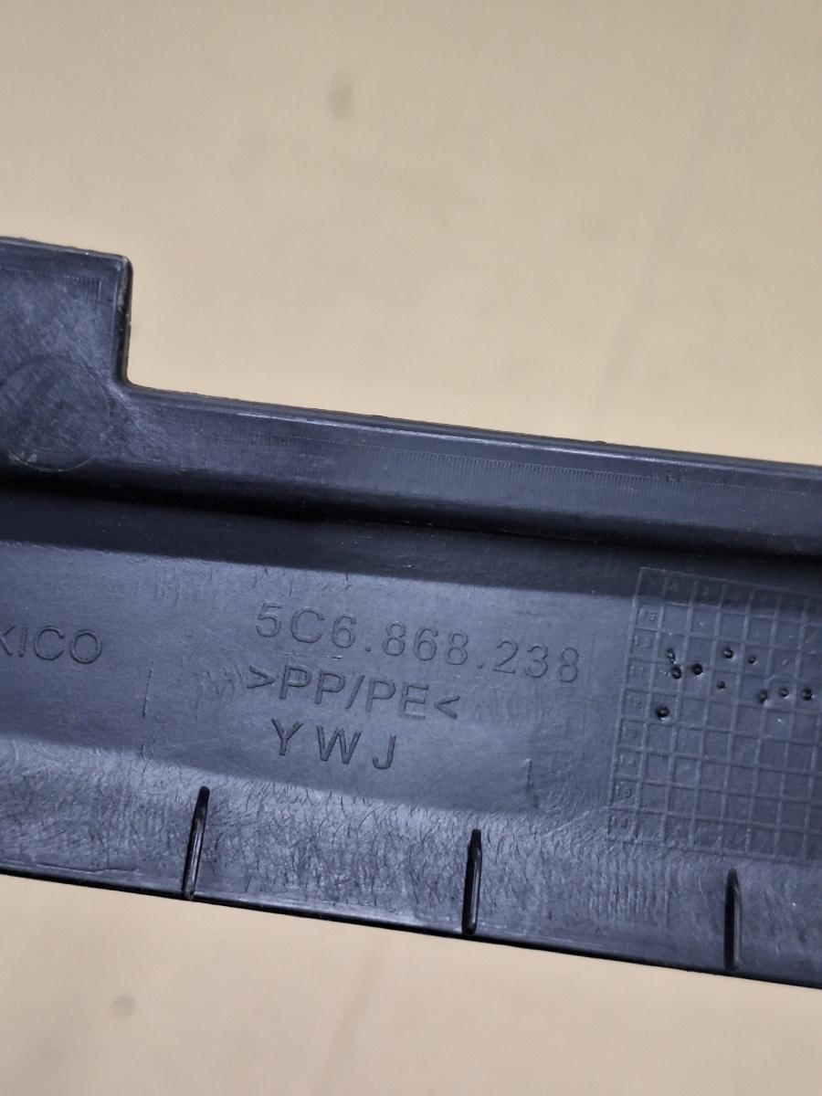 Ornamente protectie praguri fata dreapta VOLKSWAGEN JETTA IV 162, 163, AV3, AV2 2009 -> 1.2 TSI CBZB 5C6868238