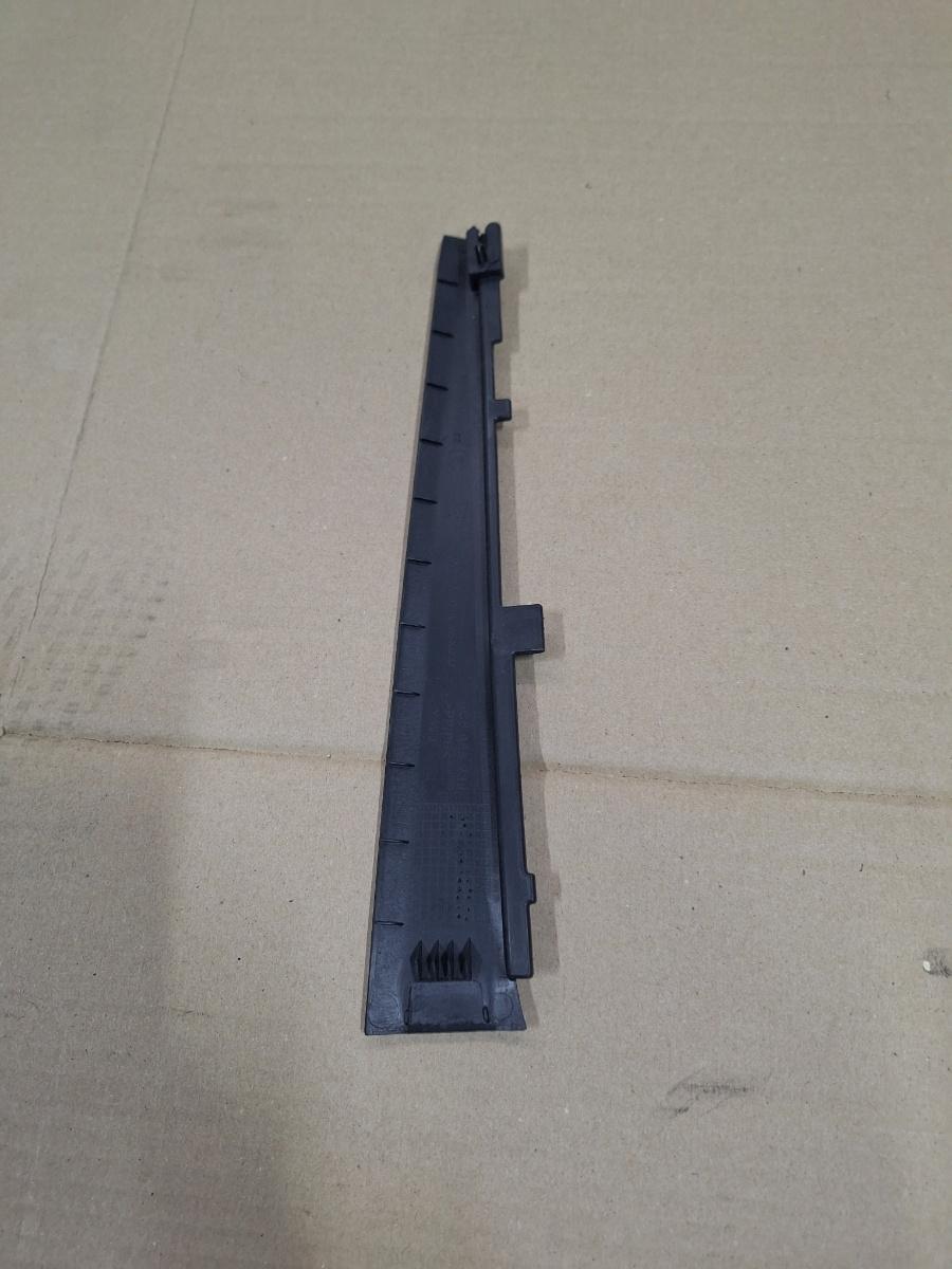 Ornamente protectie praguri fata dreapta VOLKSWAGEN JETTA IV 162, 163, AV3, AV2 2009 -> 1.2 TSI CBZB 5C6868238