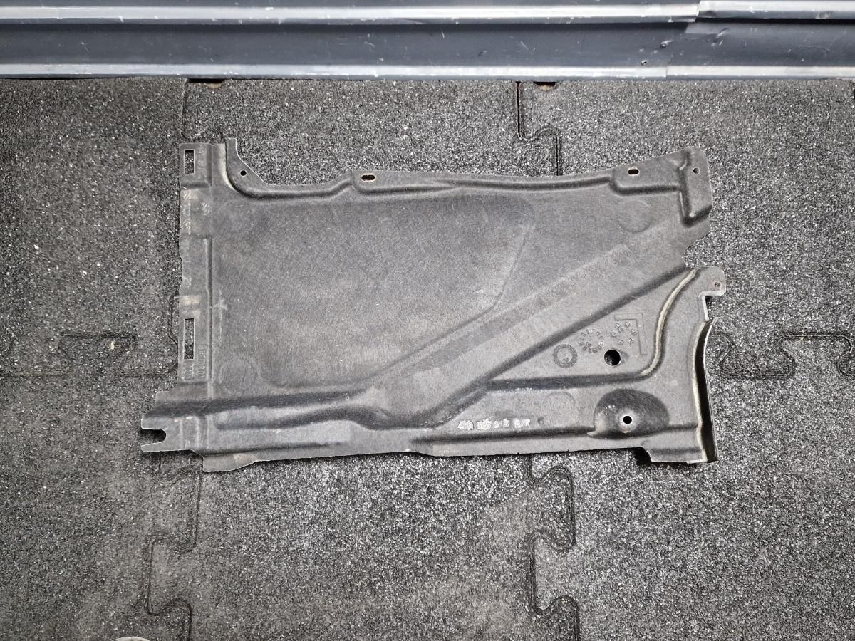 Scut caroserie stanga AUDI A6 IV Avant 4G5, C7, 4GD 2011 - 2018 2.0 TDI CSUD, DDCB 4G0825215E