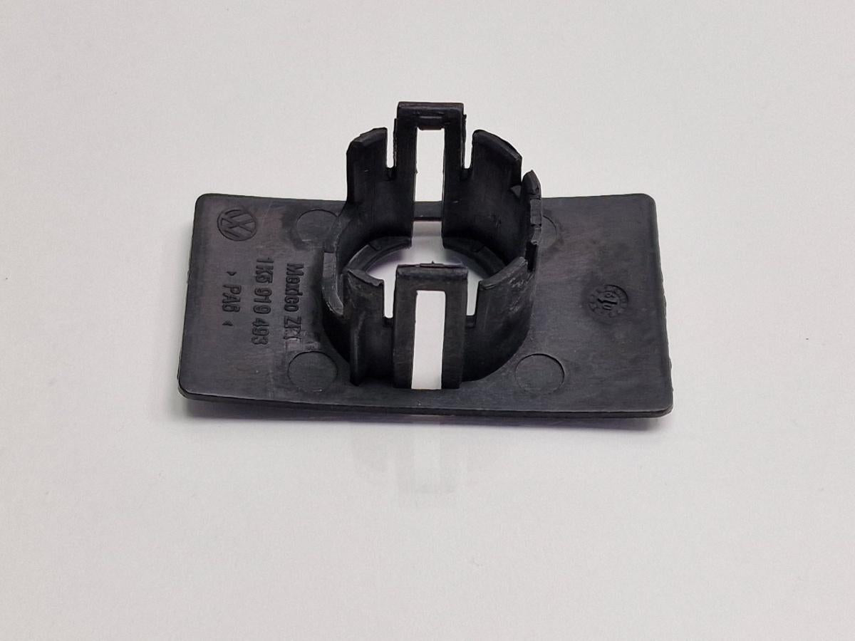 Suport senzor de parcare bara spate VOLKSWAGEN GOLF V 1K1 2003 - 2009 1.9 TDI BKC, BLS, BXE 1K5919493