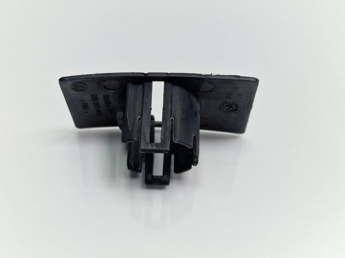 Suport senzor de parcare bara spate VOLKSWAGEN GOLF V 1K1 2003 - 2009 1.9 TDI BKC, BLS, BXE 1K5919493