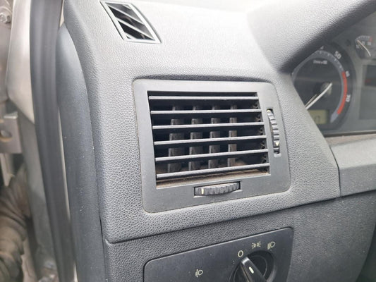 Grila de ventilatie laterala panou de bord stanga SKODA FABIA Combi 6Y5 2000 - 2007 1.2 1.2 1.2 AZQ, BME