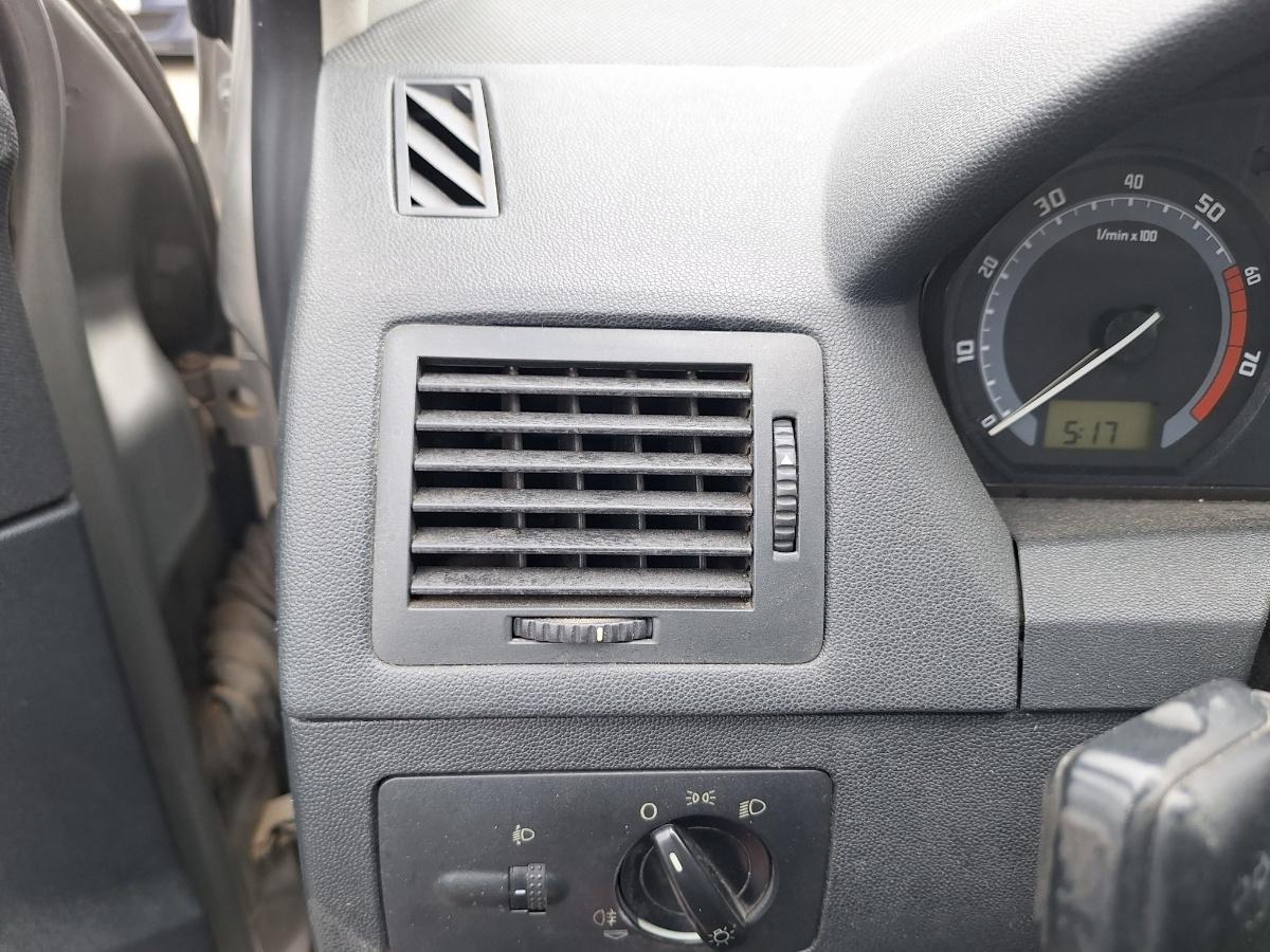 Grila de ventilatie laterala panou de bord stanga SKODA FABIA Combi 6Y5 2000 - 2007 1.2 1.2 1.2 AZQ, BME