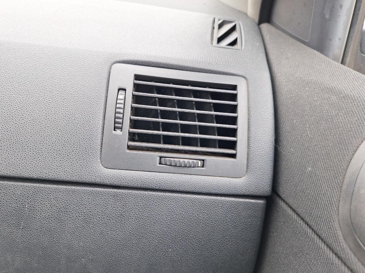 Grila de ventilatie laterala panou de bord dreapta SKODA FABIA Combi 6Y5 2000 - 2007 1.2 1.2 1.2 AZQ, BME