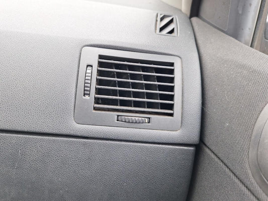 Grila de ventilatie laterala panou de bord dreapta SKODA FABIA Combi 6Y5 2000 - 2007 1.2 1.2 1.2 AZQ, BME