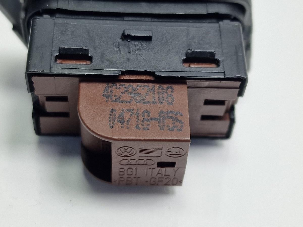Buton blocare usi dreapta fata AUDI A6 IV Avant 4G5, C7, 4GD 2011 - 2018 2.0 TDI CSUD, DDCB 4G2962108