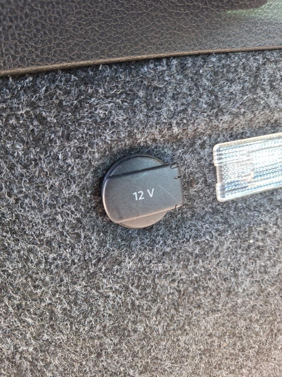 Priza 12 V (spate) VOLKSWAGEN TIGUAN 5N_ 2007 -> 2.0 TDI CBAB, CFFB