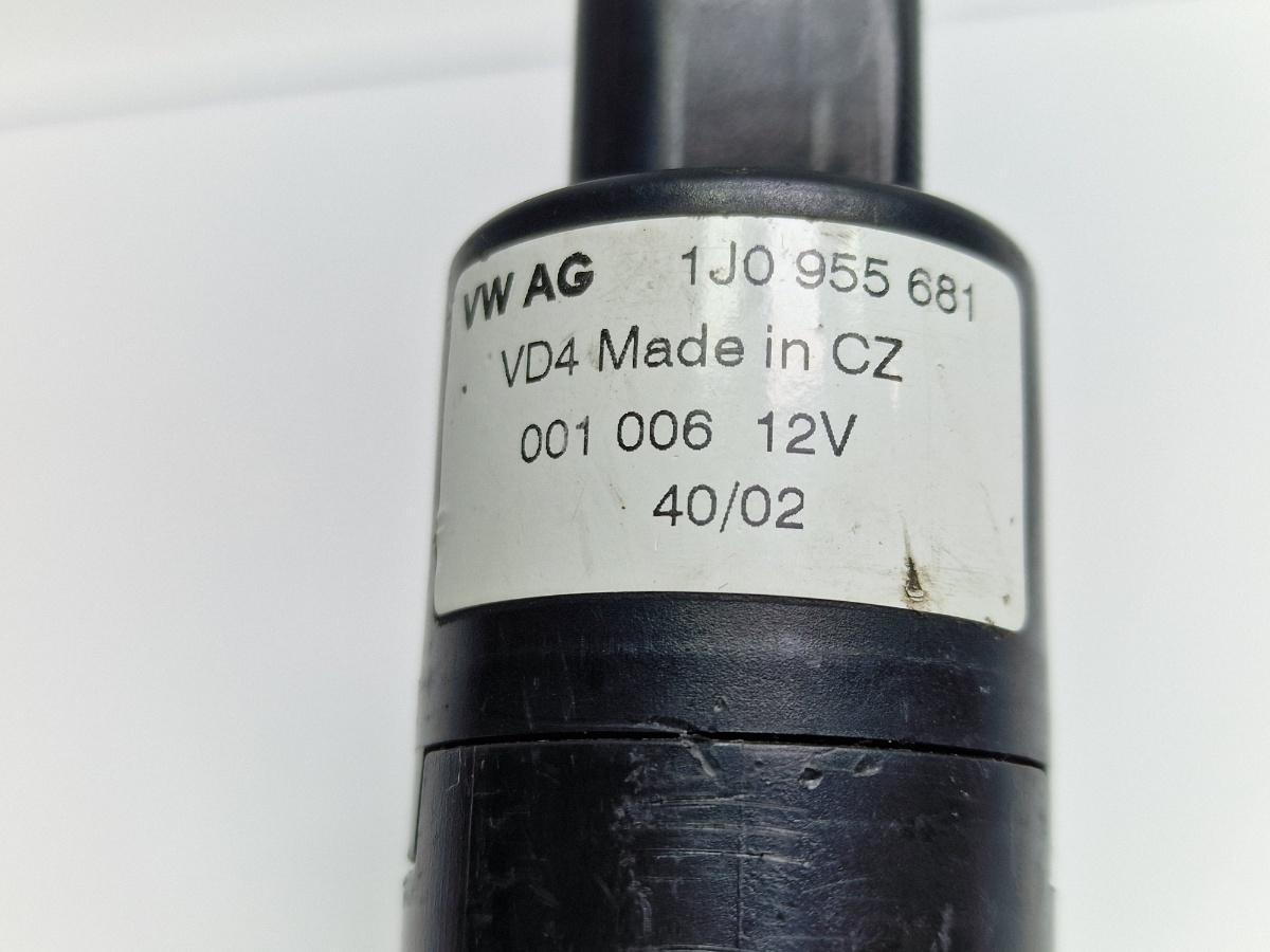 Pompa spalator parbriz VOLKSWAGEN TOURAN 1T1, 1T2 2003 - 2010 1.9 TDI BKC, BLS, BXE 1J0955681