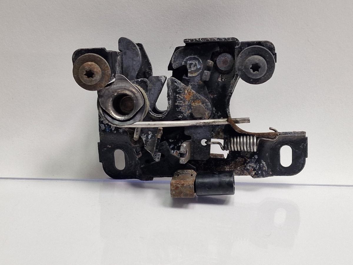 Broasca capota motor AUDI A4 Avant 8D5, B5 1994 - 2001 1.6 1.6 1.6 ALZ 8D0823509G