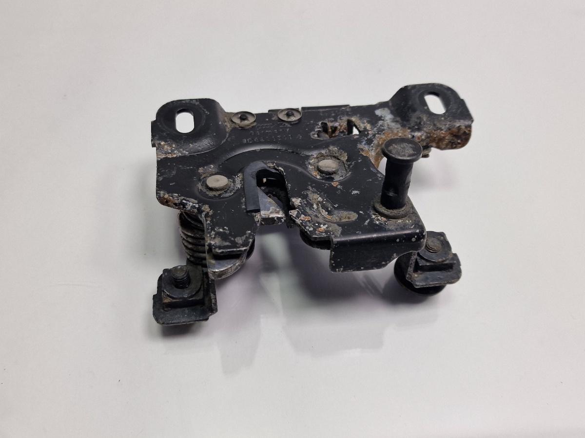 Broasca capota motor AUDI A4 Avant 8D5, B5 1994 - 2001 1.6 1.6 1.6 ALZ 8D0823509G