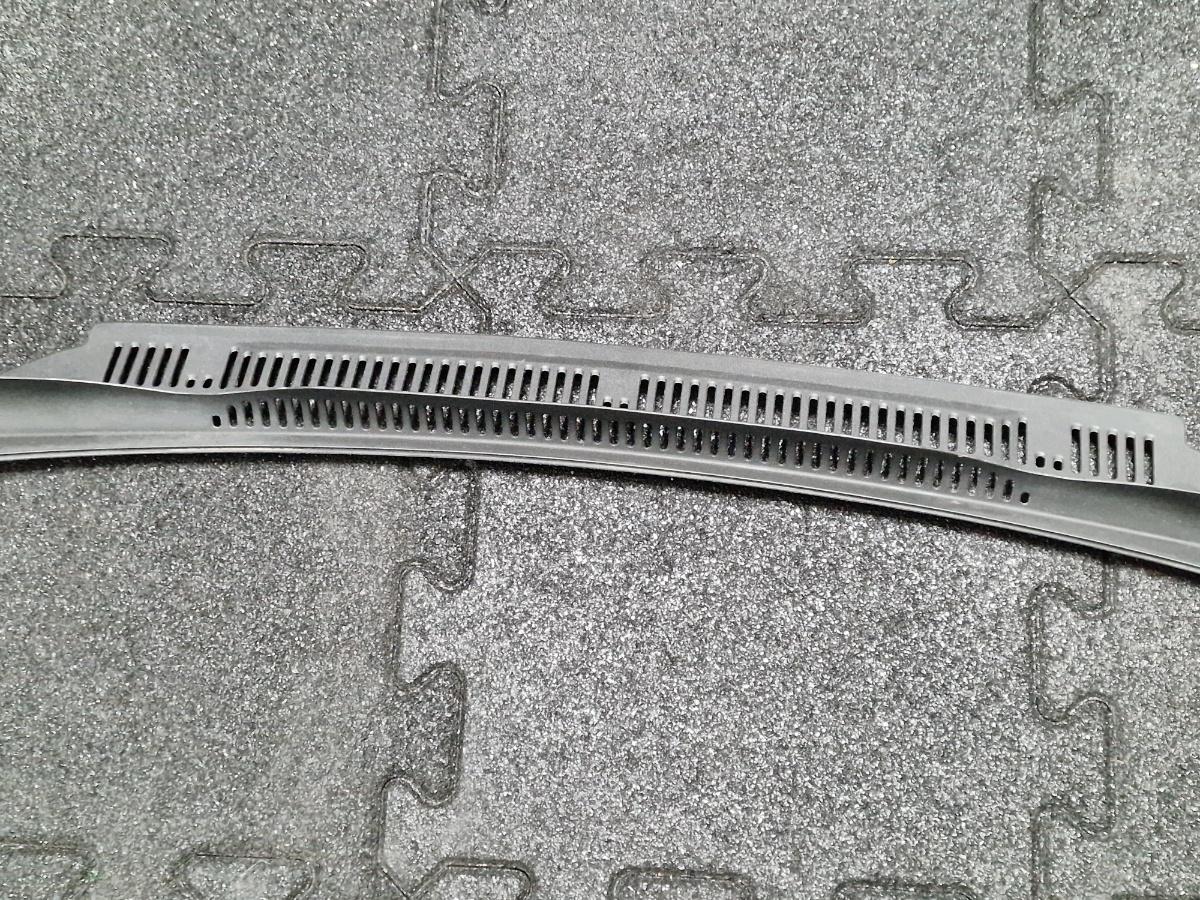 Grila stergatoare VOLKSWAGEN TOURAN 1T1, 1T2 2003 - 2010 1.9 TDI BKC, BLS, BXE 1T0819403