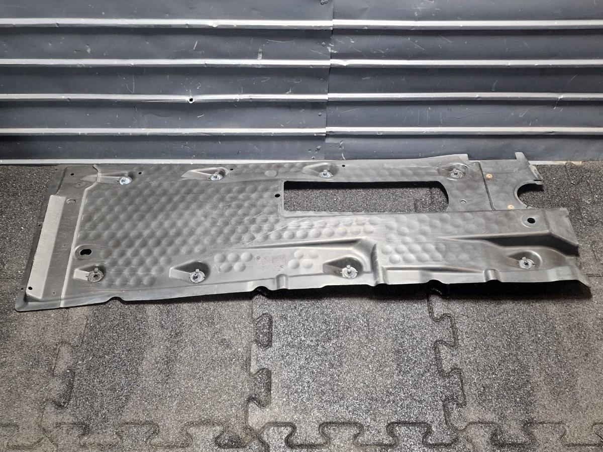 Scut caroserie dreapta VOLKSWAGEN TOURAN 1T1, 1T2 2003 - 2010 1.9 TDI BKC, BLS, BXE 1K0825212L