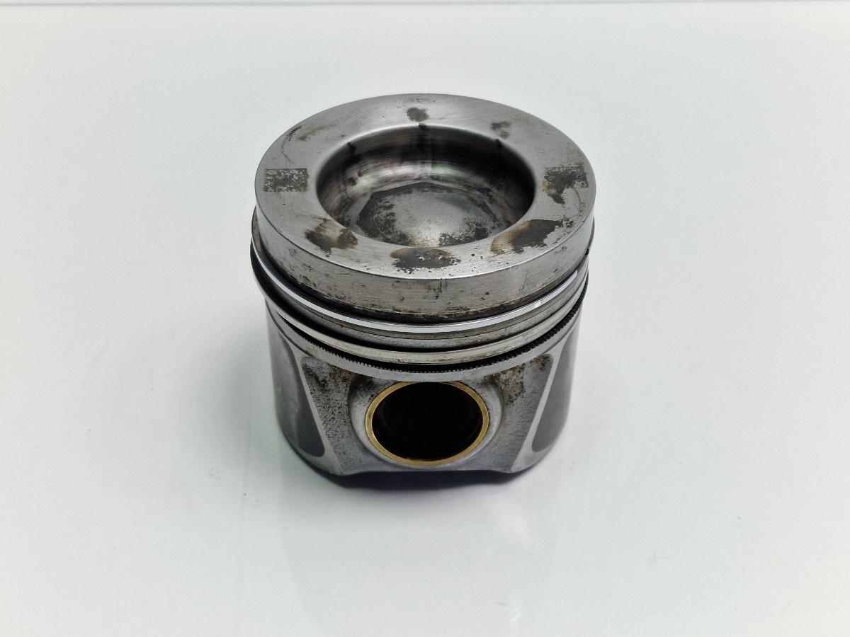Piston VOLKSWAGEN PASSAT Variant 3G5 2014 -> 2.0 TDI CRLB 04L107065A