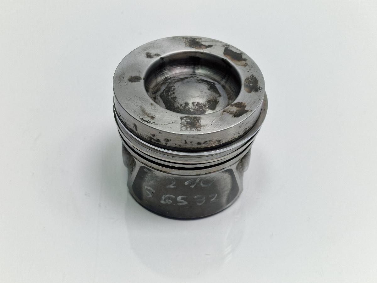 Piston VOLKSWAGEN PASSAT Variant 3G5 2014 -> 2.0 TDI CRLB 04L107065A