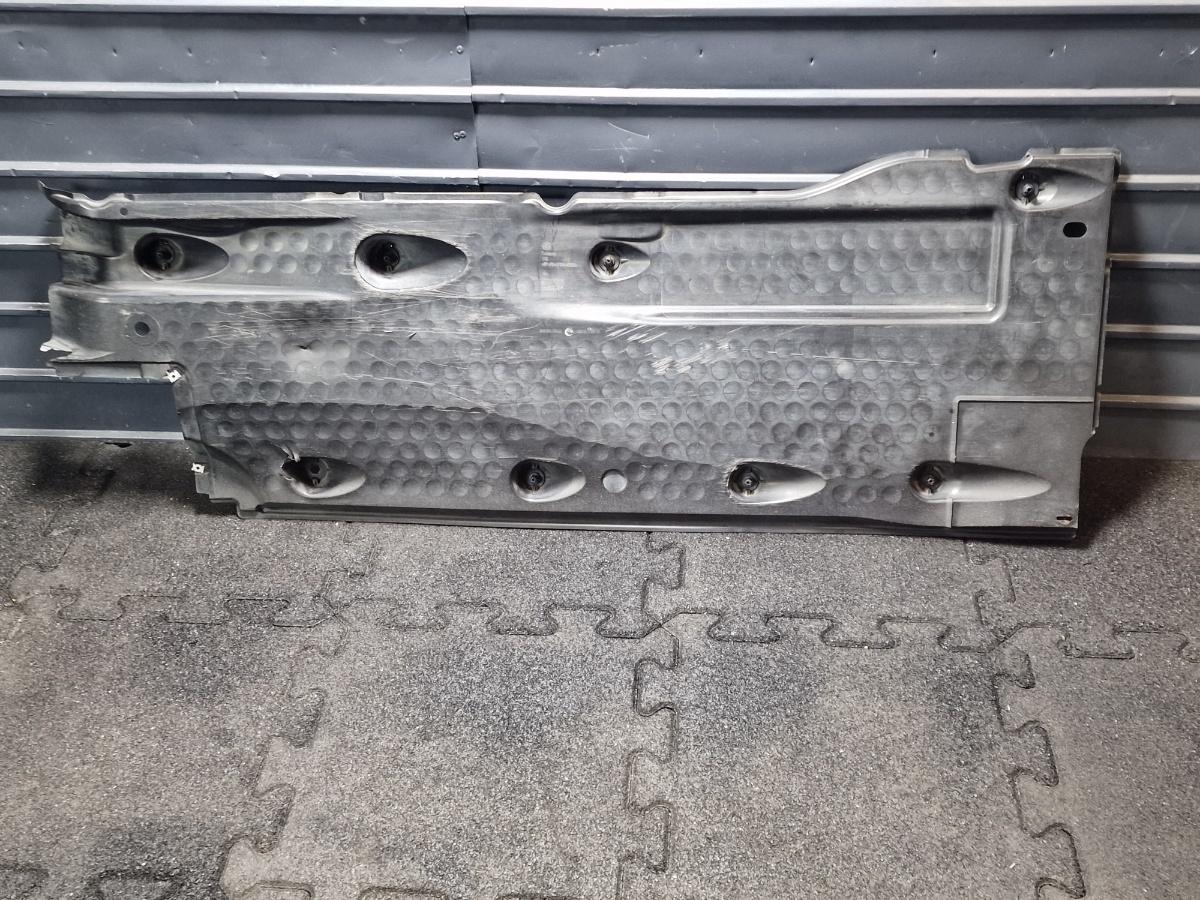 Scut caroserie dreapta VOLKSWAGEN PASSAT 365 2010 - 2014 2.0 2.0 TDi BlueMotion CFFB 3C0825202H