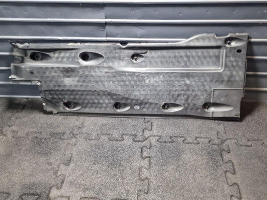 Scut caroserie dreapta VOLKSWAGEN PASSAT 365 2010 - 2014 2.0 2.0 TDi BlueMotion CFFB 3C0825202H