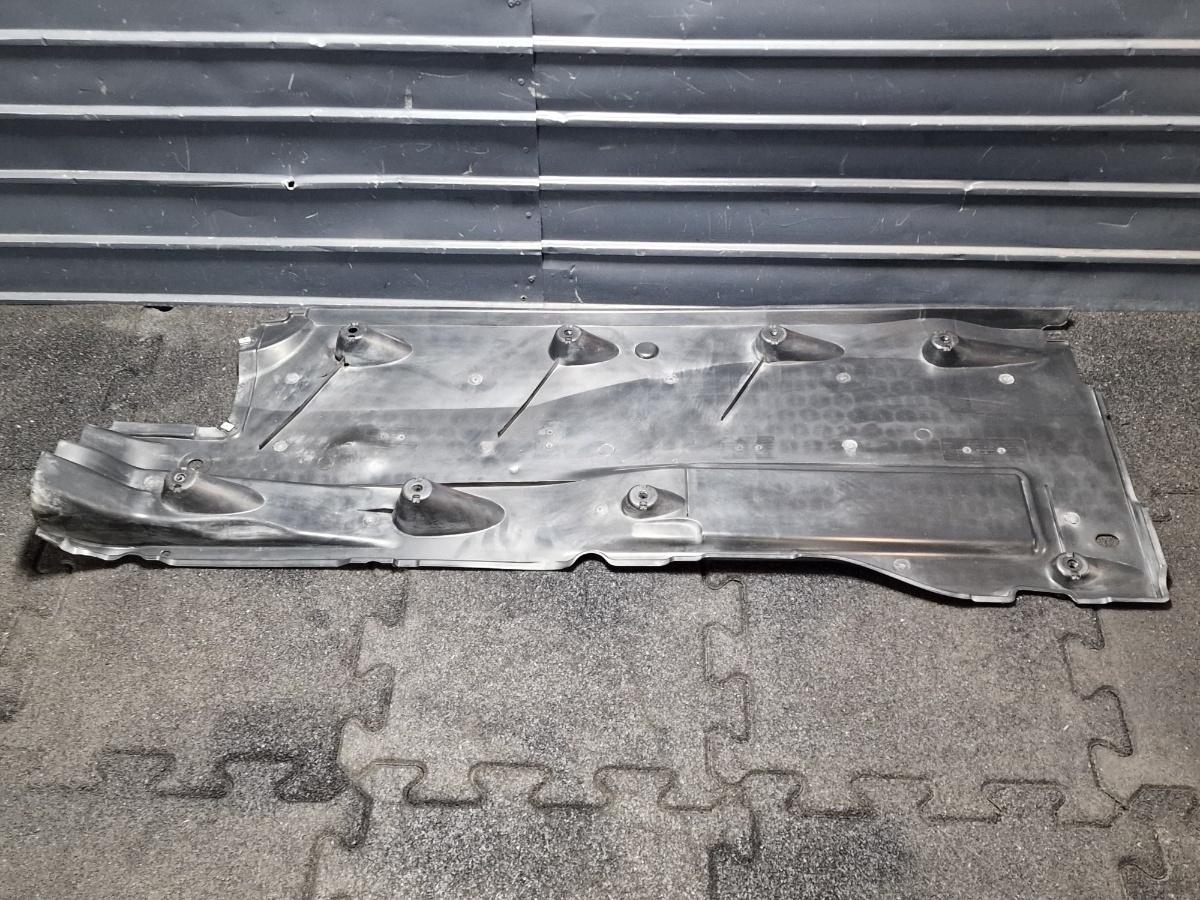 Scut caroserie dreapta VOLKSWAGEN PASSAT 365 2010 - 2014 2.0 2.0 TDi BlueMotion CFFB 3C0825202H