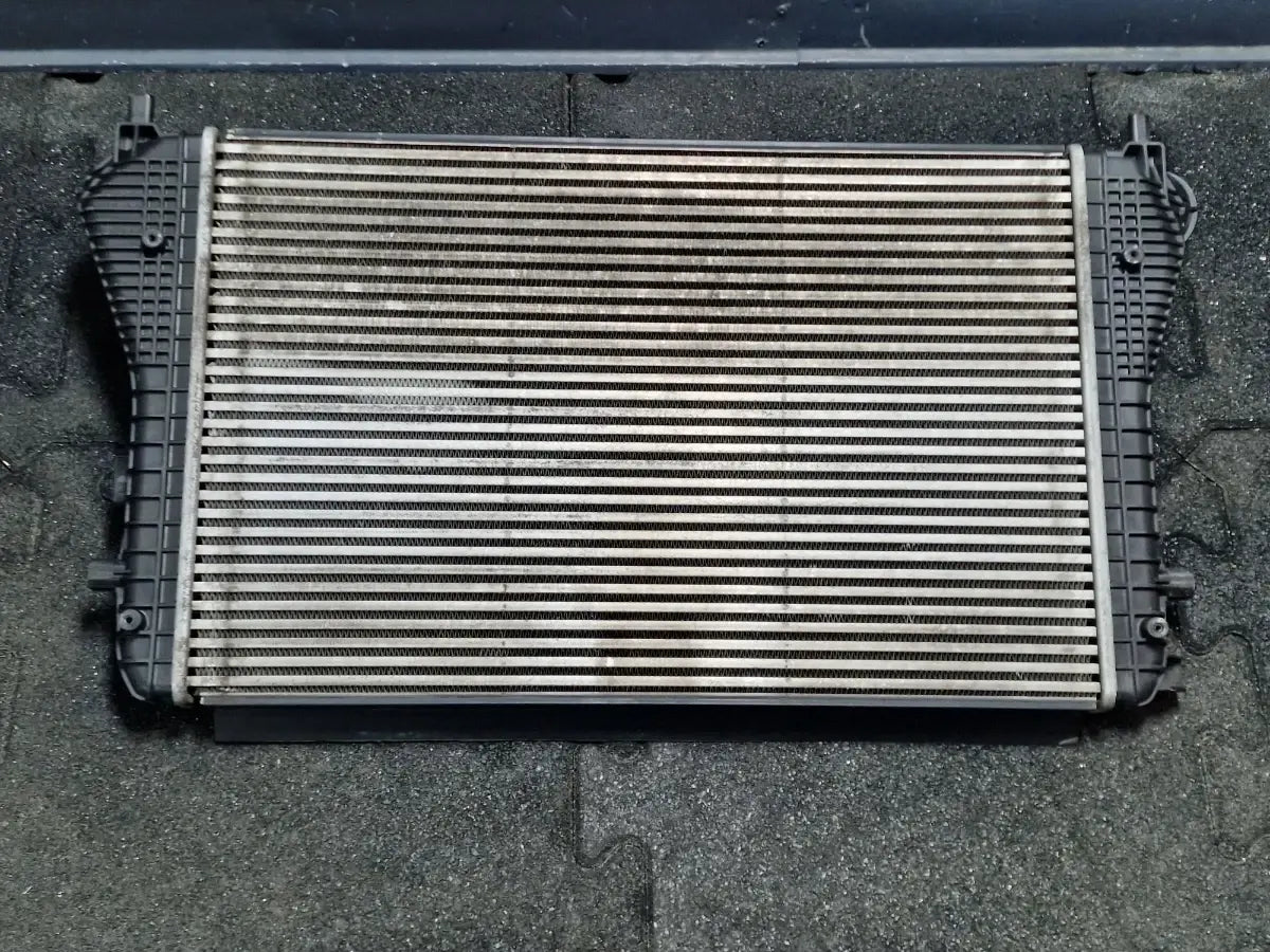 Radiator intercooler VOLKSWAGEN PASSAT Variant 3C5 2005 - 2011 1.6 TDI CAYC 3C0145805AK