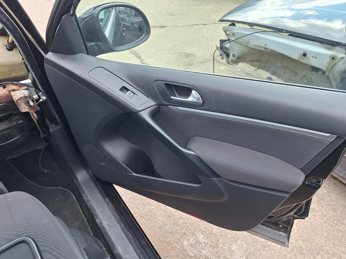 Tapiterie panou portiera fata dreapta VOLKSWAGEN TIGUAN 5N_ 2010 -2015