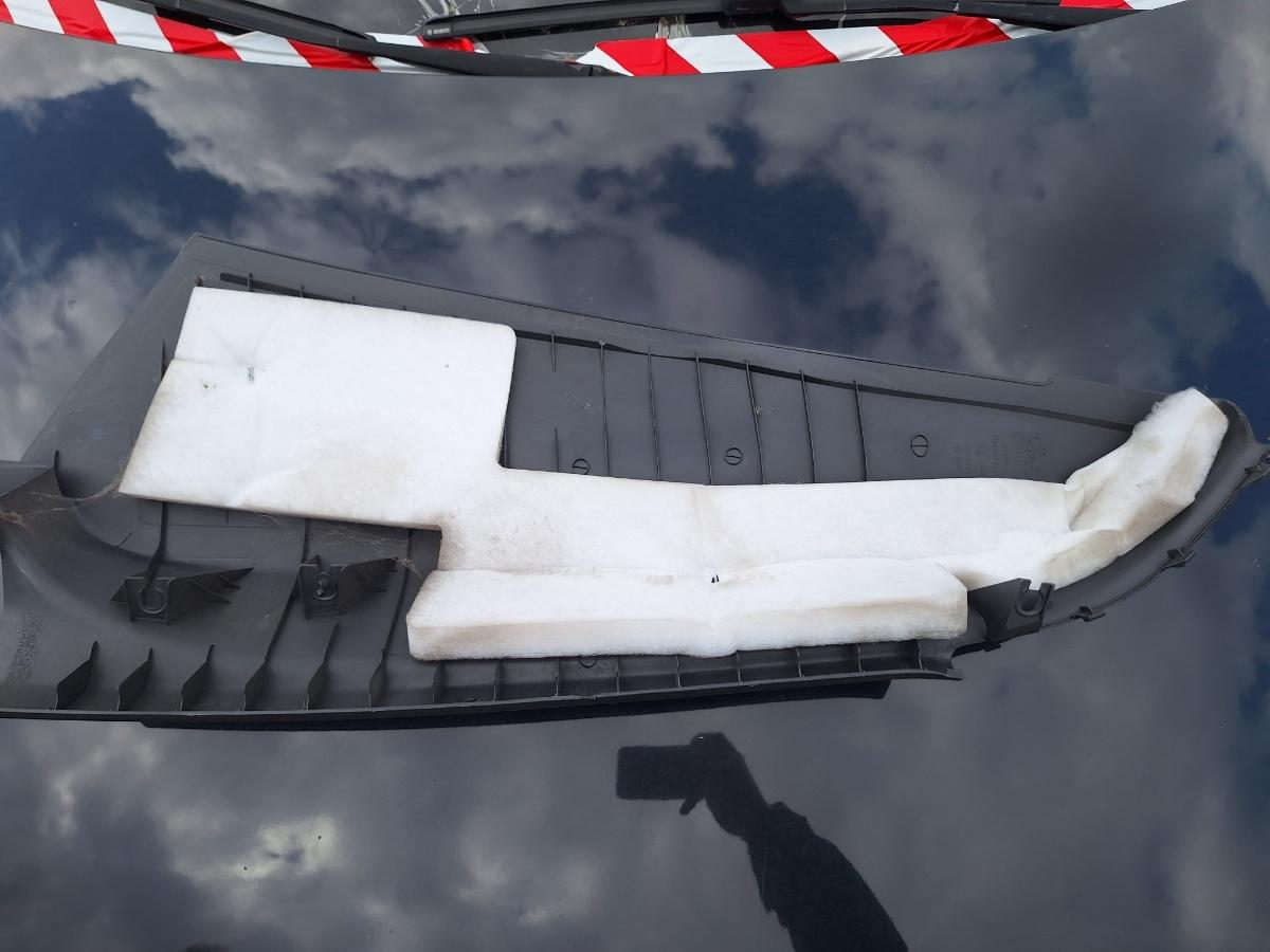 Ornament inferior lateral bancheta spate dreapta VOLKSWAGEN TIGUAN 5N_ 2007 -> 2.0 TDI CBAB, CFFB 5N0867766