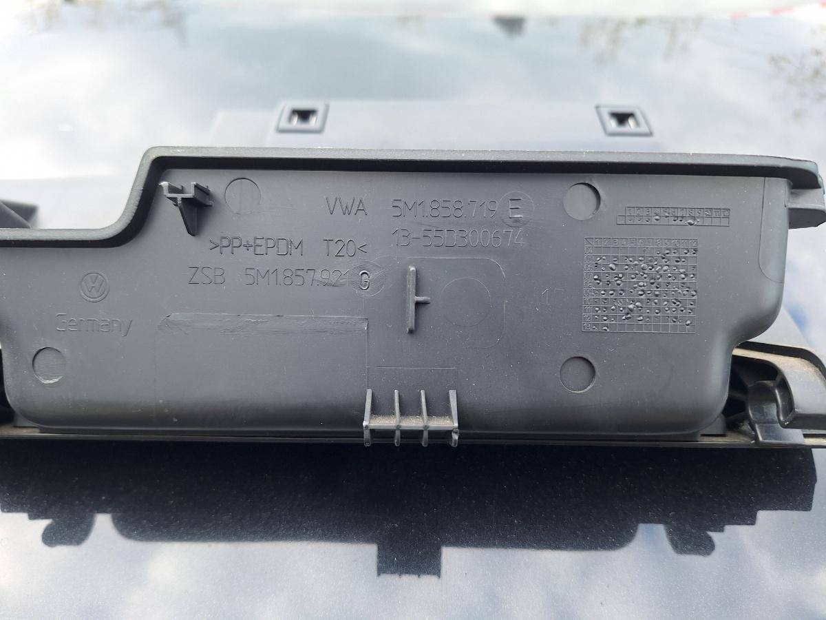 Compartiment/spatiu de depozitare panou de bord stanga VOLKSWAGEN TIGUAN 5N_ 2007 -> 2.0 TDI CBAB, CFFB 5M1858719E