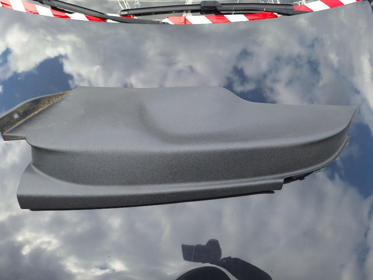 Ornament inferior lateral bancheta spate stanga VOLKSWAGEN TIGUAN 5N_ 2007 -> 2.0 TDI CBAB, CFFB 5N0867765