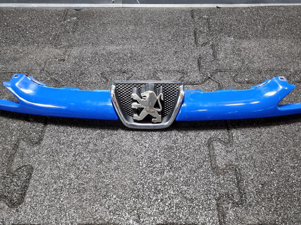 Masca bara cu emblema fata PEUGEOT 206 Hatchback 2A/C 1998 -> albastru 7804H4