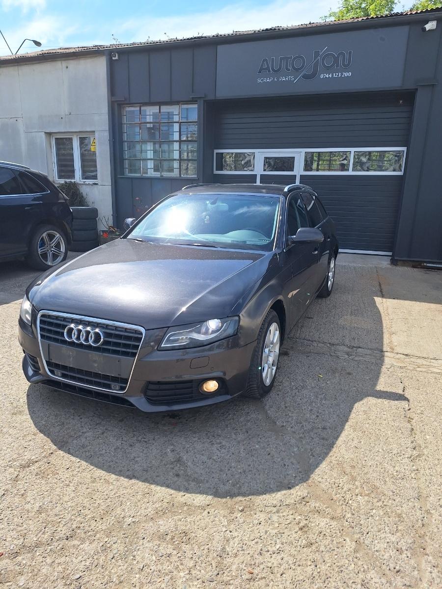 Dezmembrez AUDI A4 IV Avant 8K5, B8 2010 2.0 TDI CAGA 105KW|143HP