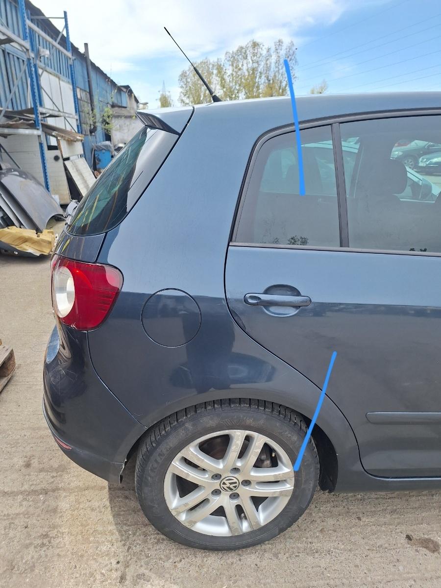 Aripa spate dreapta VOLKSWAGEN GOLF PLUS 5M1, 521 2004 - 2013 2.0 TDI BMM