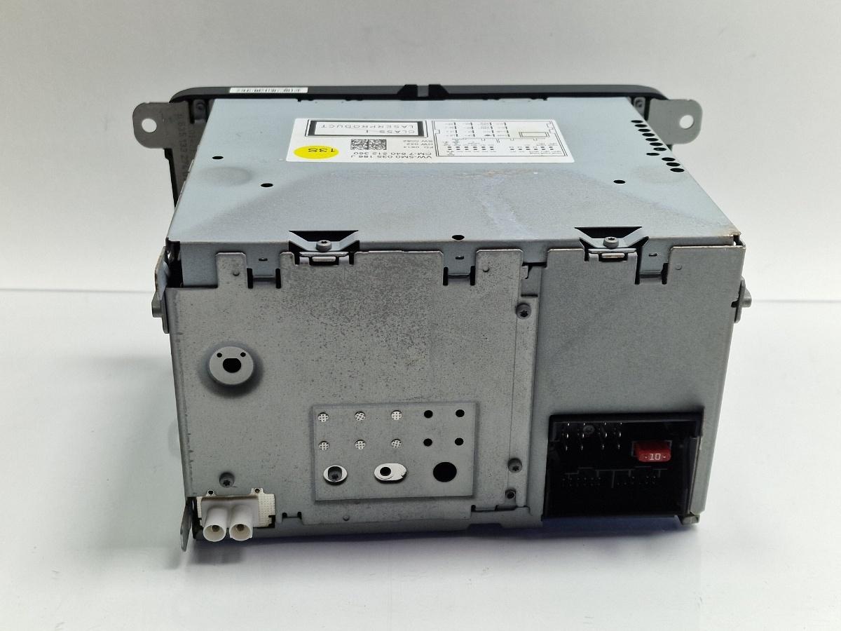 Radio CD player VOLKSWAGEN JETTA IV 162, 163, AV3, AV2 2009 -> 1.2 TSI CBZB BOSCH 815 7 640 212 360 5M0035186J
