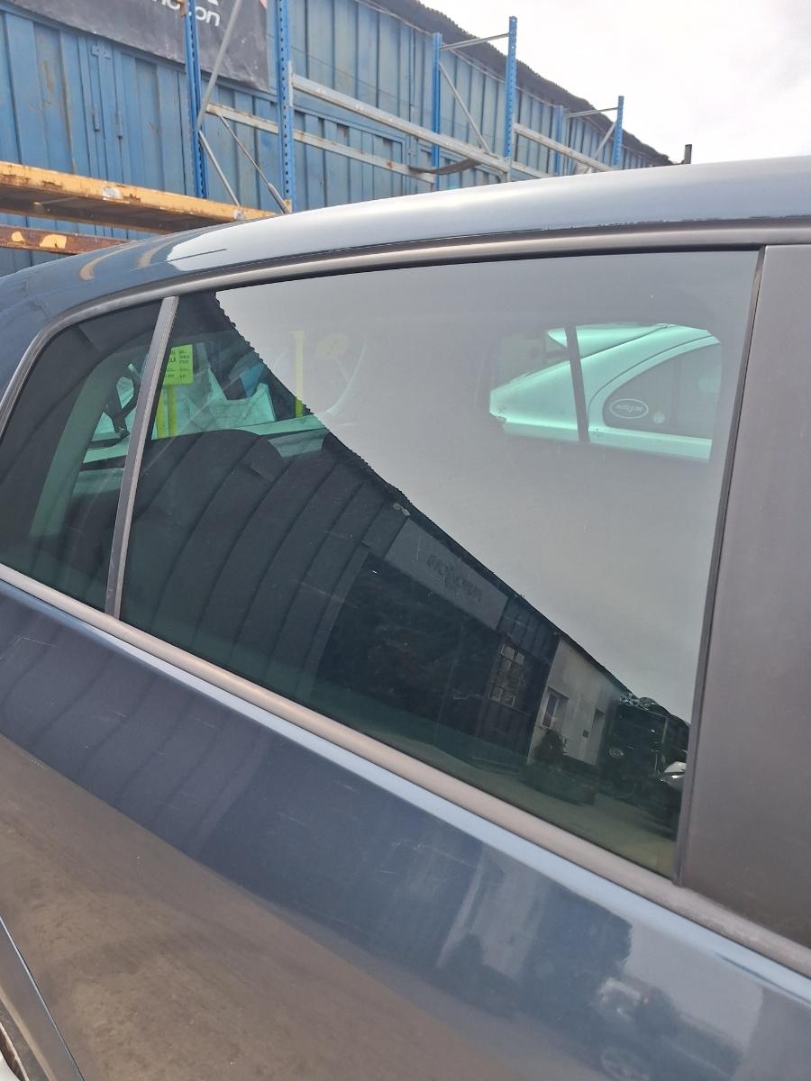Geam portiera spate dreapta VOLKSWAGEN GOLF PLUS 5M1, 521 2004 - 2013 2.0 TDI BMM privacy glass