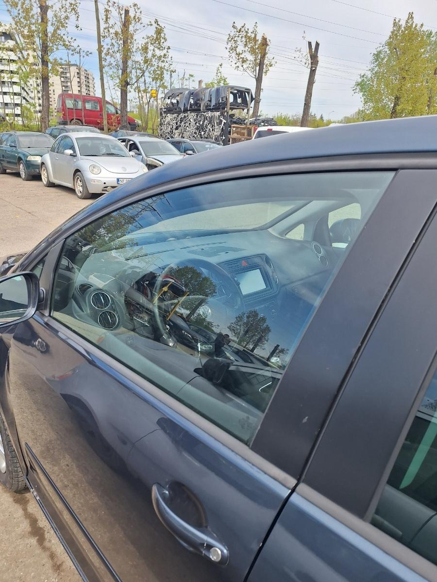 Geam portiera fata stanga VOLKSWAGEN GOLF PLUS 5M1, 521 2004 - 2013 2.0 TDI BMM