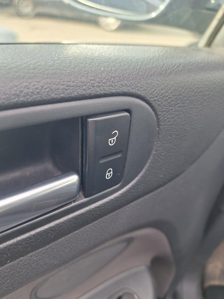 Buton blocare portiere VOLKSWAGEN GOLF PLUS 5M1, 521 2004 - 2013 2.0 TDI BMM