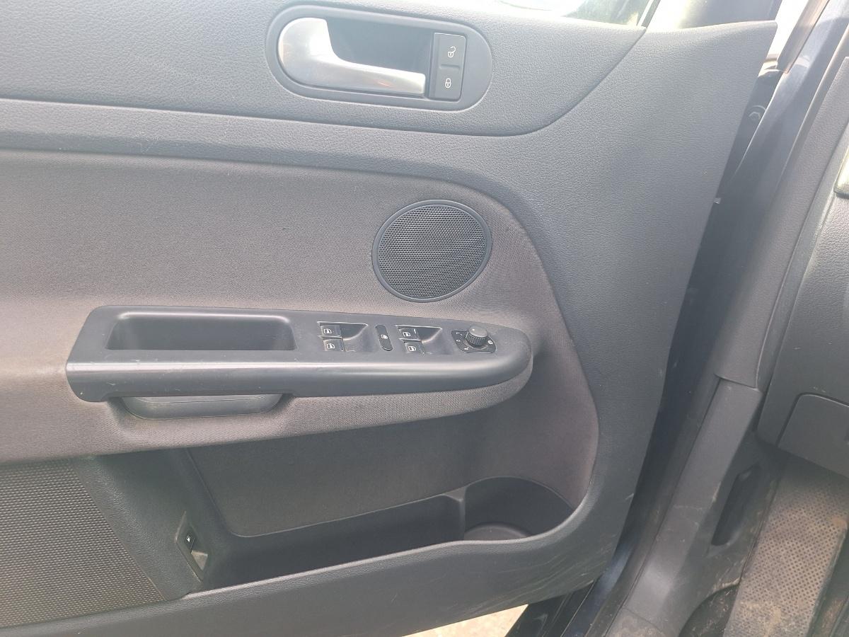 Tapiterie panou portiera fata stanga VOLKSWAGEN GOLF PLUS 5M1, 521 2004 - 2013 2.0 TDI BMM